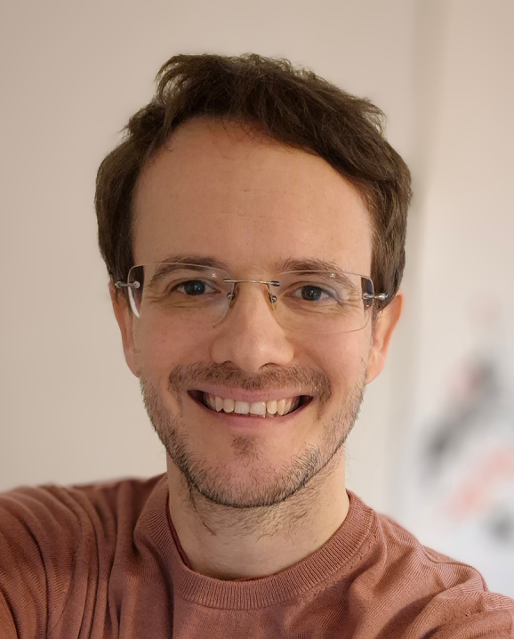 A headshot of Dr Simon Fothergill.