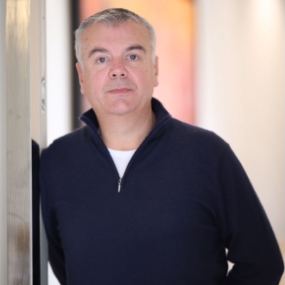 A headshot of Andy Leaver.