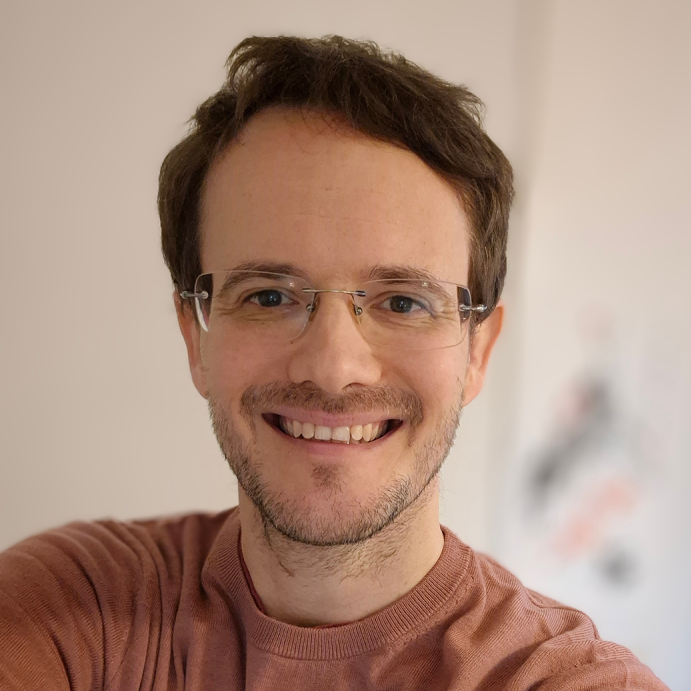 A headshot of Dr Simon Fothergill.