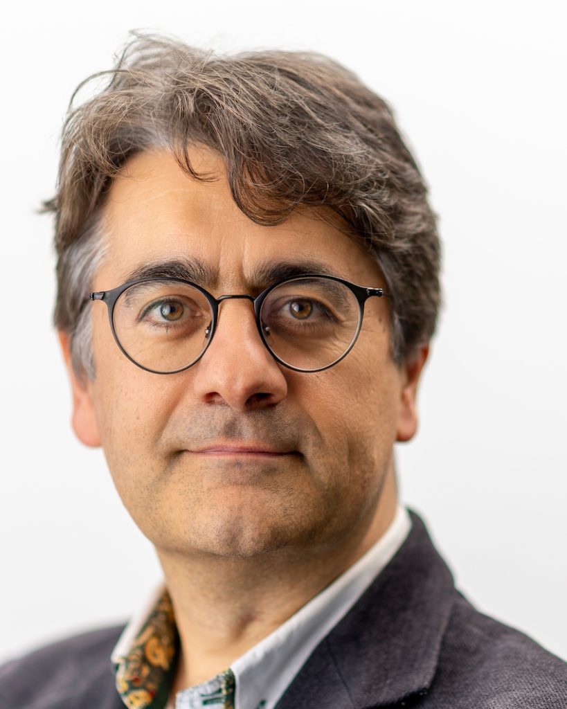 A headshot of Professor Simon Saunders.